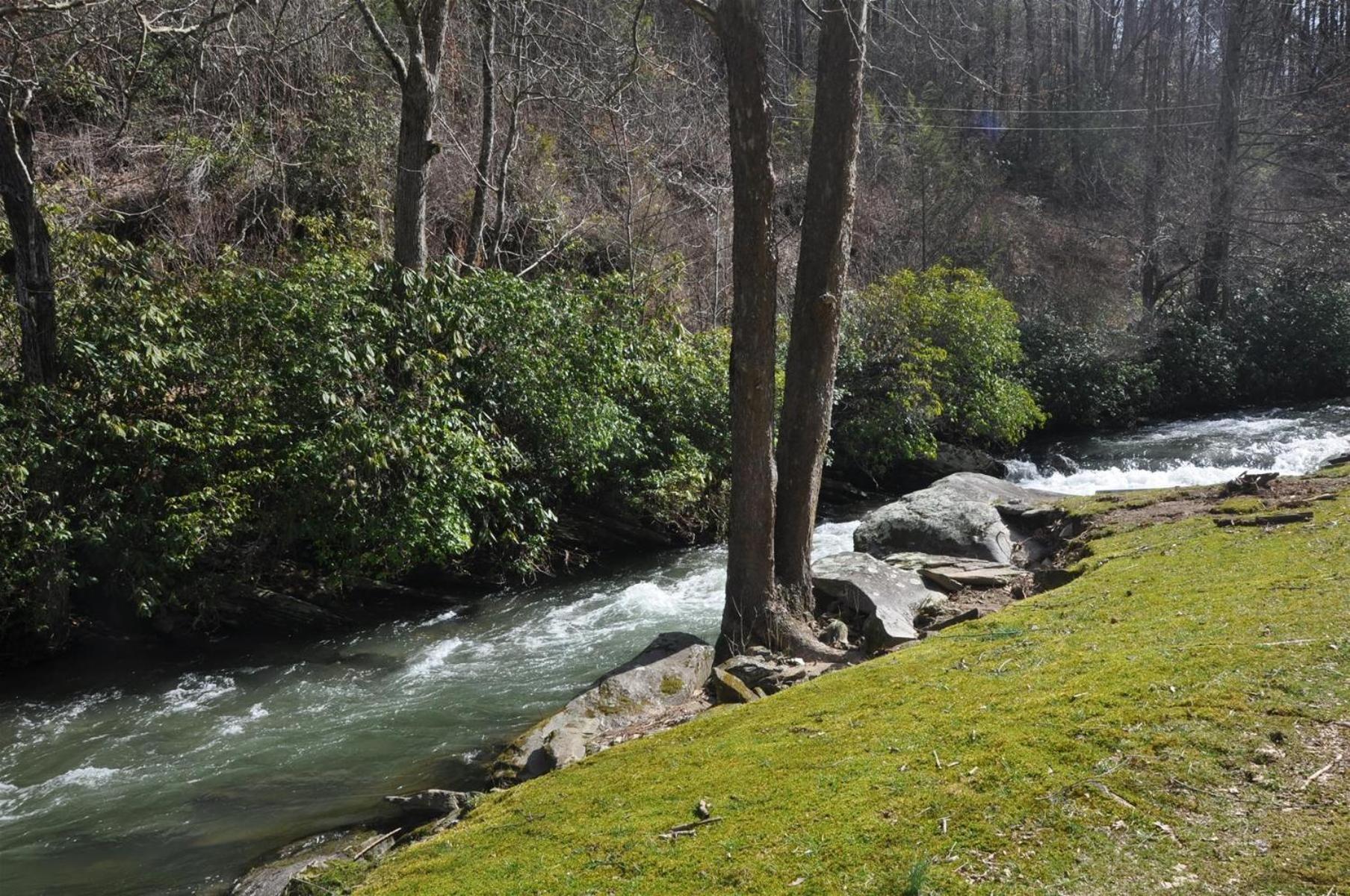 Waterfall Hideaway Villa Bryson City Exterior photo