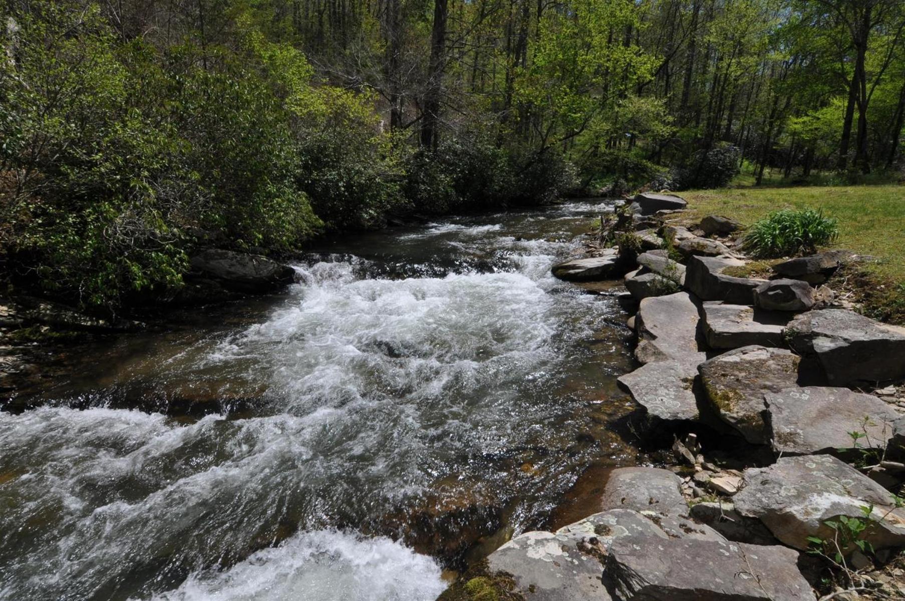 Waterfall Hideaway Villa Bryson City Exterior photo