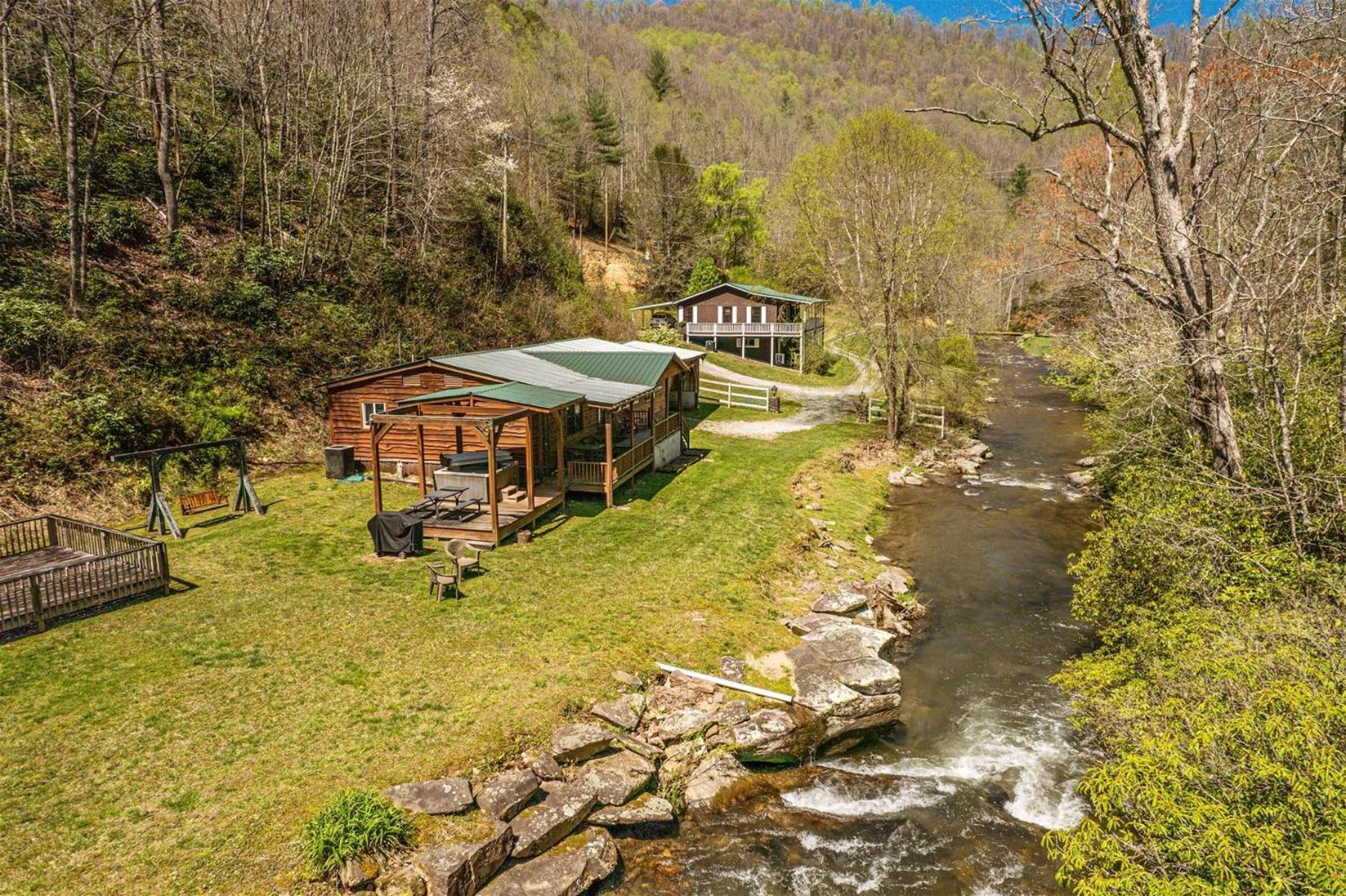 Waterfall Hideaway Villa Bryson City Exterior photo