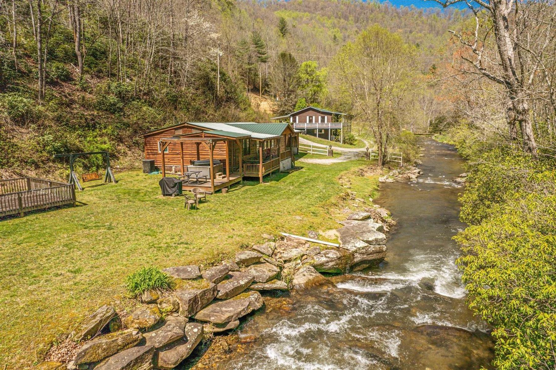 Waterfall Hideaway Villa Bryson City Exterior photo