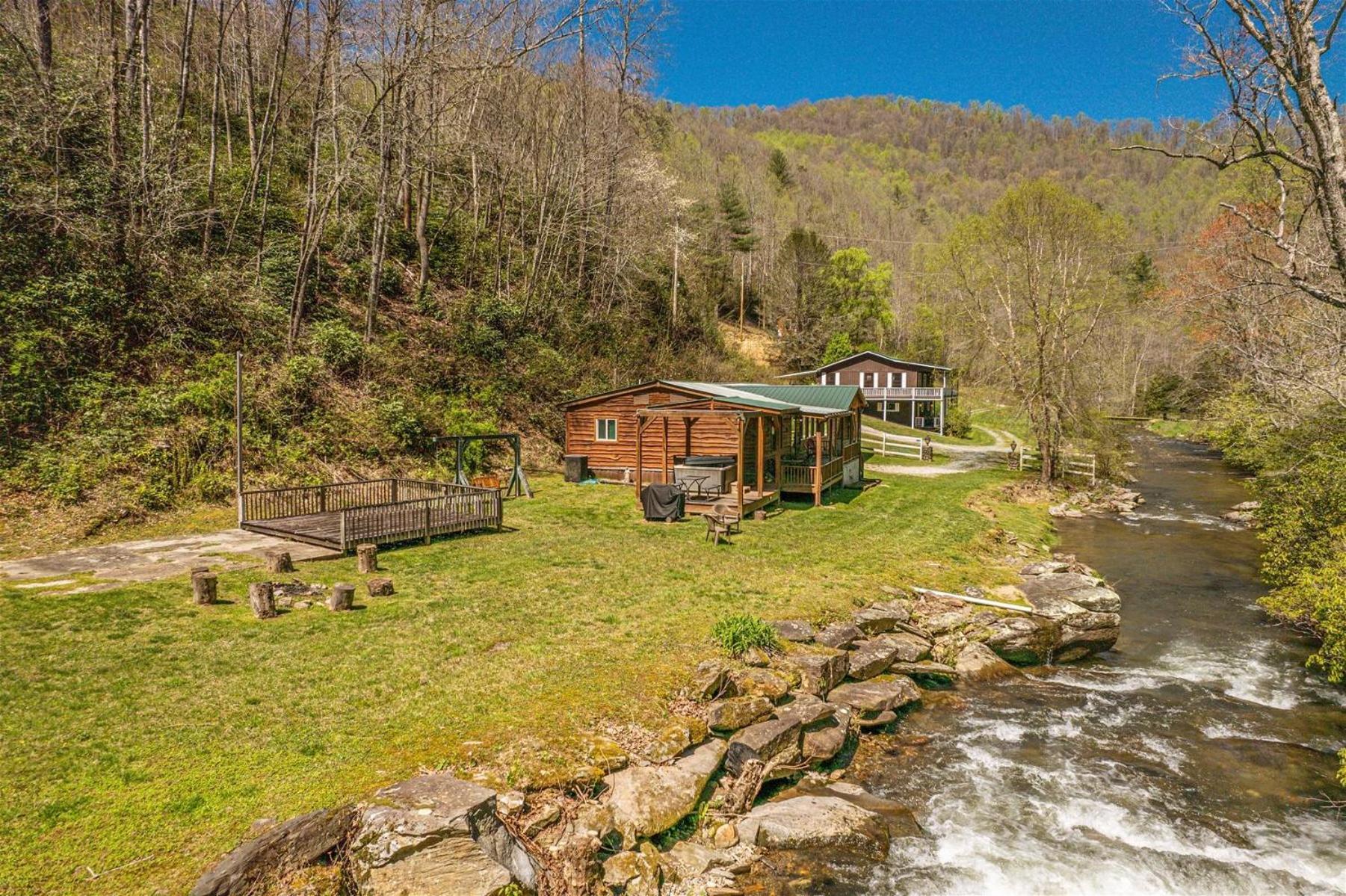 Waterfall Hideaway Villa Bryson City Exterior photo