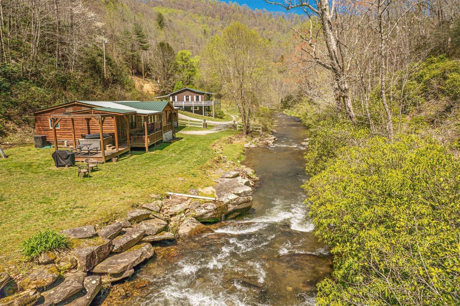 Waterfall Hideaway Villa Bryson City Exterior photo