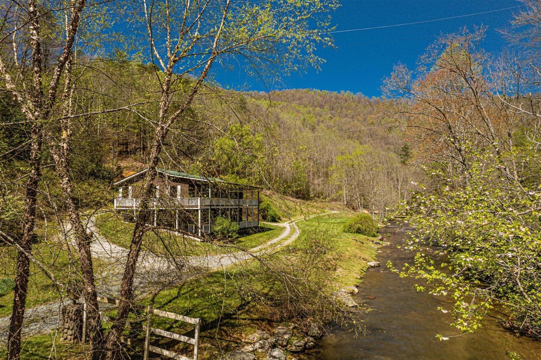 Waterfall Hideaway Villa Bryson City Exterior photo