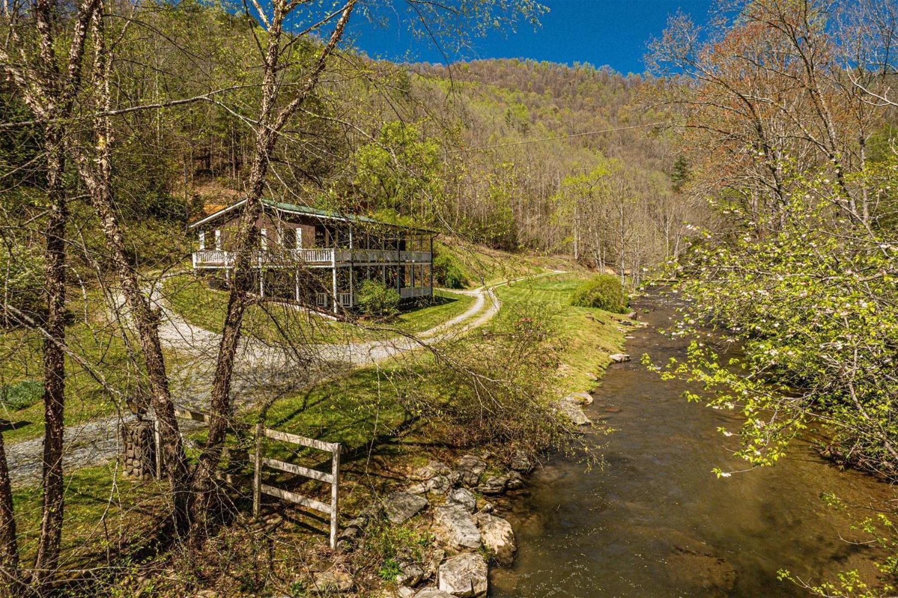 Waterfall Hideaway Villa Bryson City Exterior photo