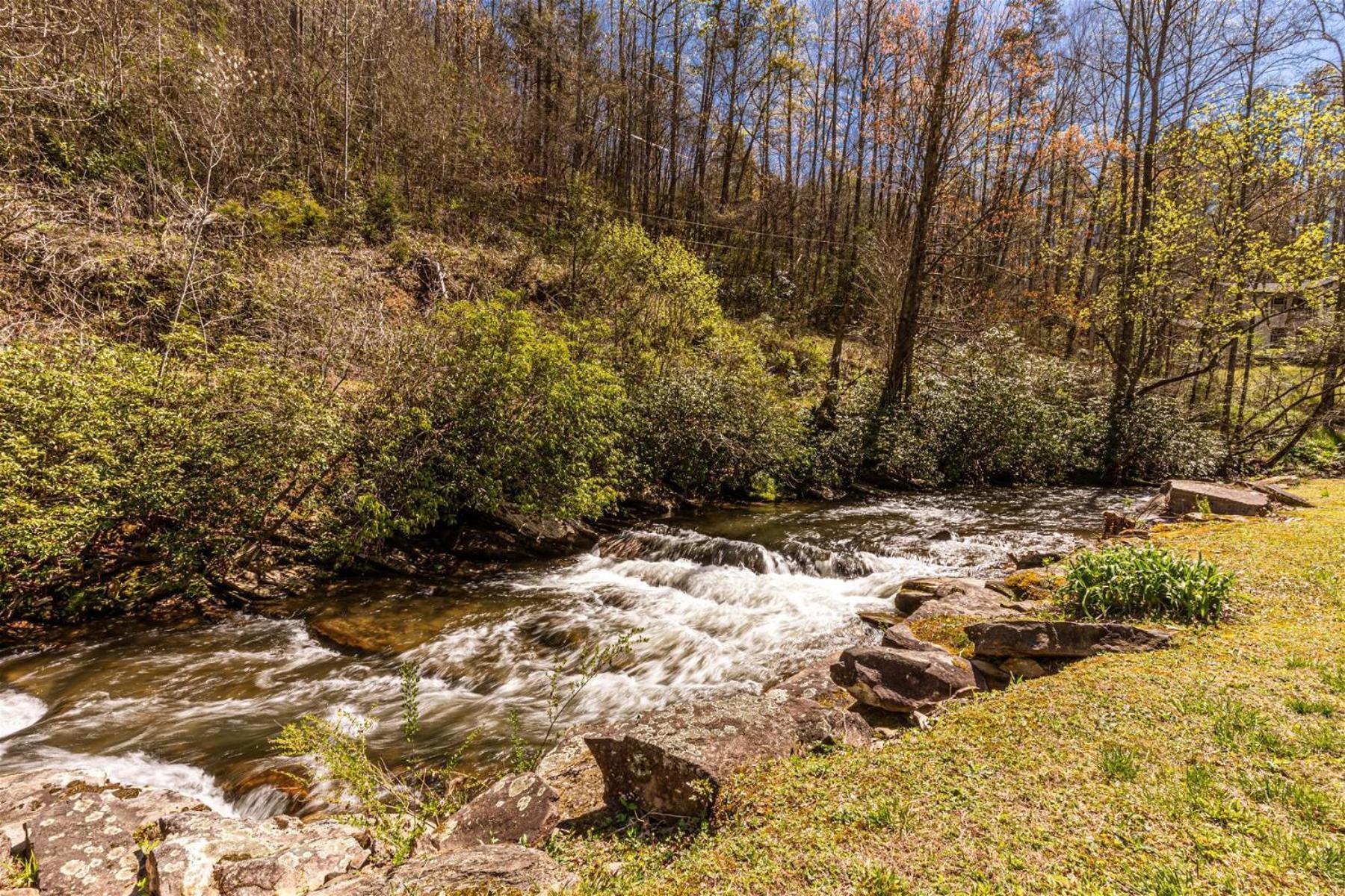 Waterfall Hideaway Villa Bryson City Exterior photo