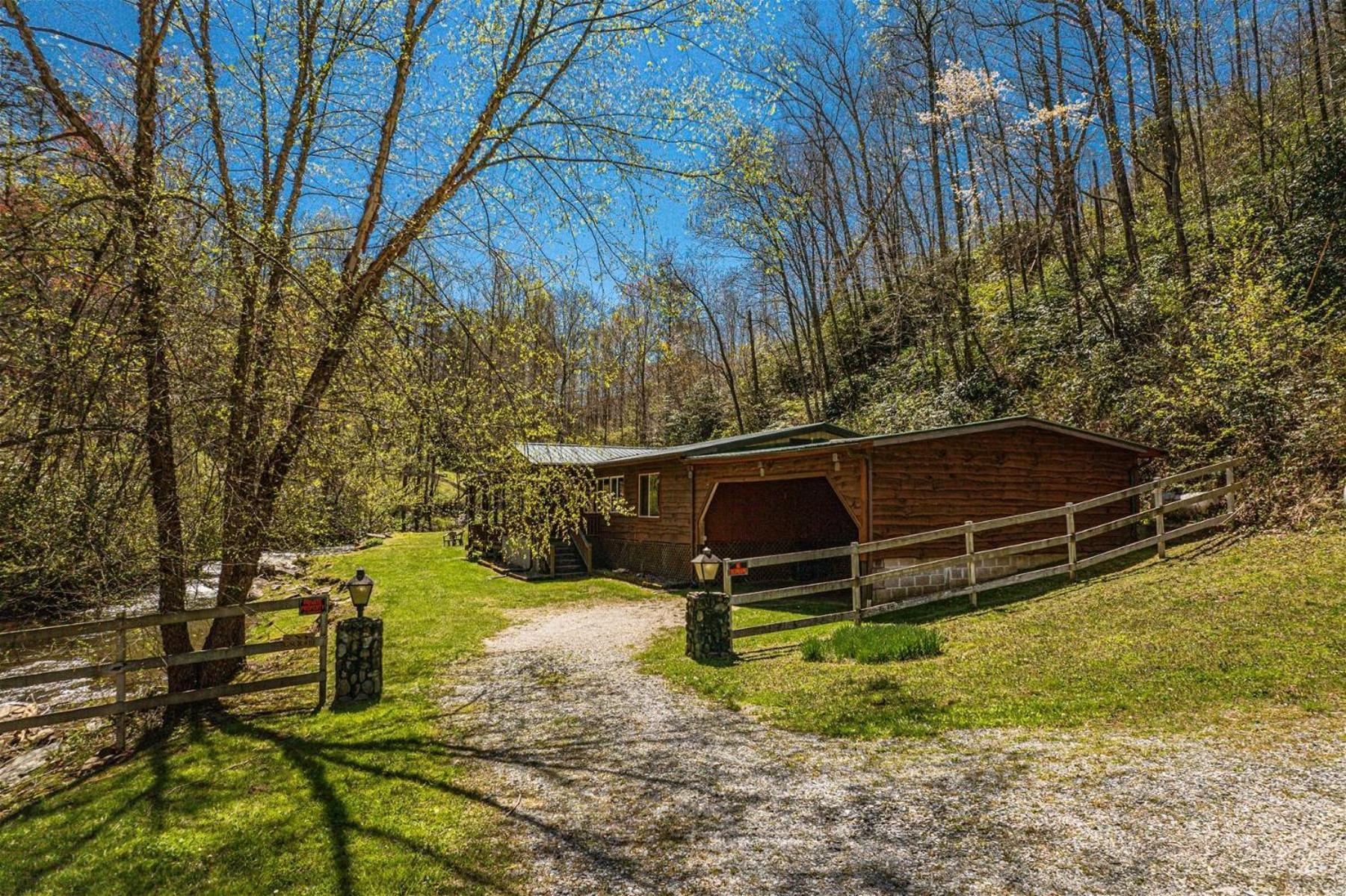 Waterfall Hideaway Villa Bryson City Exterior photo